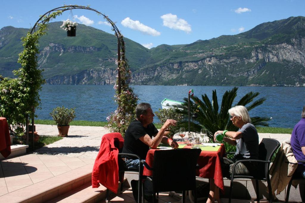Hotel Nettuno Brenzone sul Garda Εξωτερικό φωτογραφία